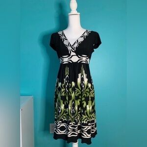 Elegant Black and Green Patterned Dress